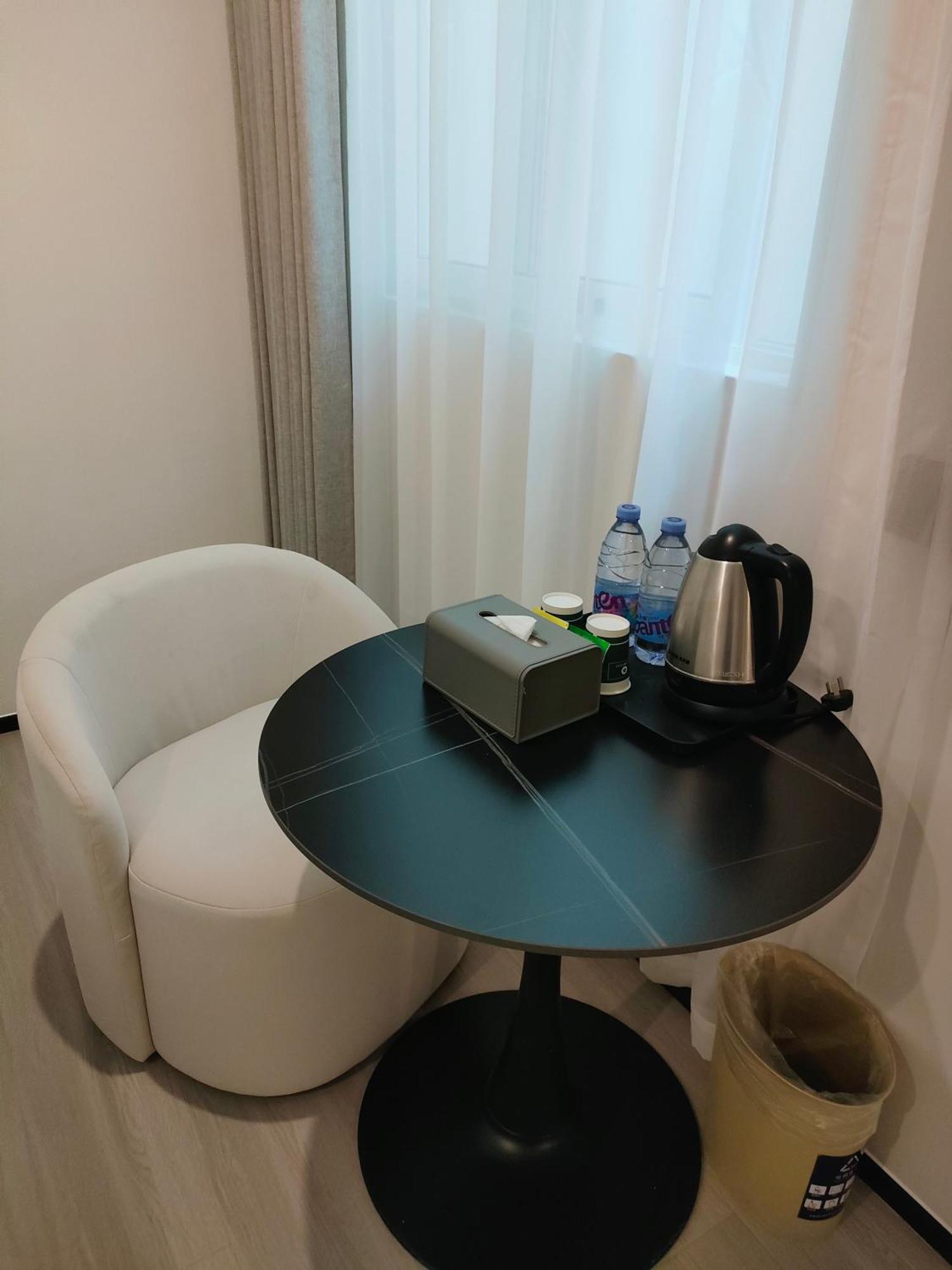 Hanting Longyang Road Magnetic Levitation Branch Hotel 2*