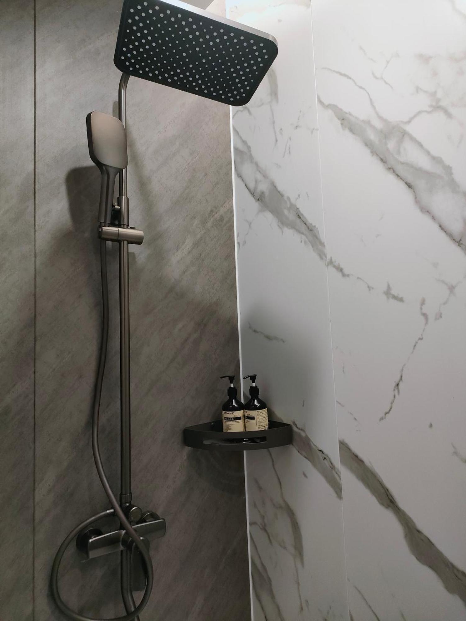 Hanting Longyang Road Magnetic Levitation Branch Hotel 2*