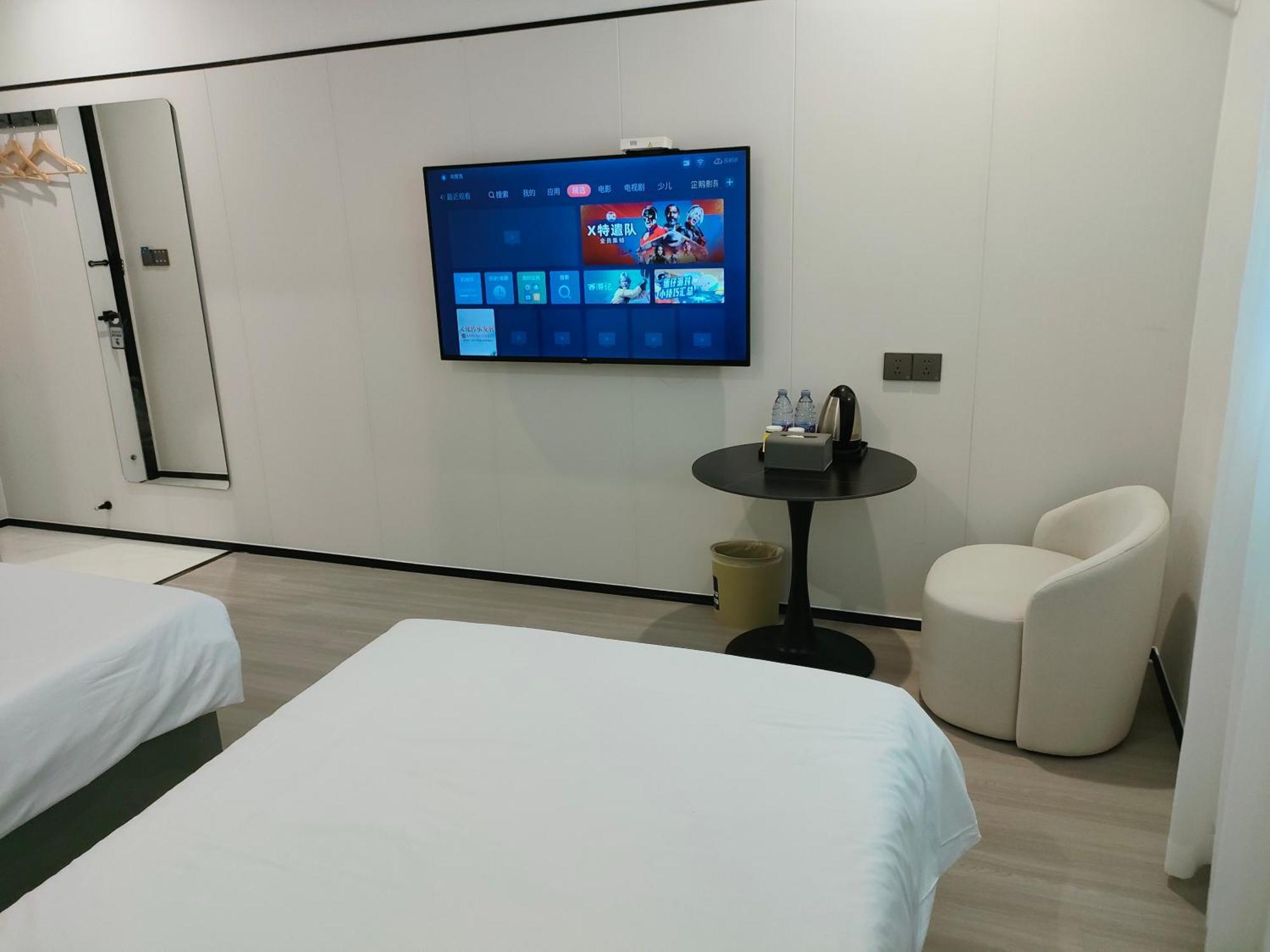 Hanting Longyang Road Magnetic Levitation Branch Hotel 2*